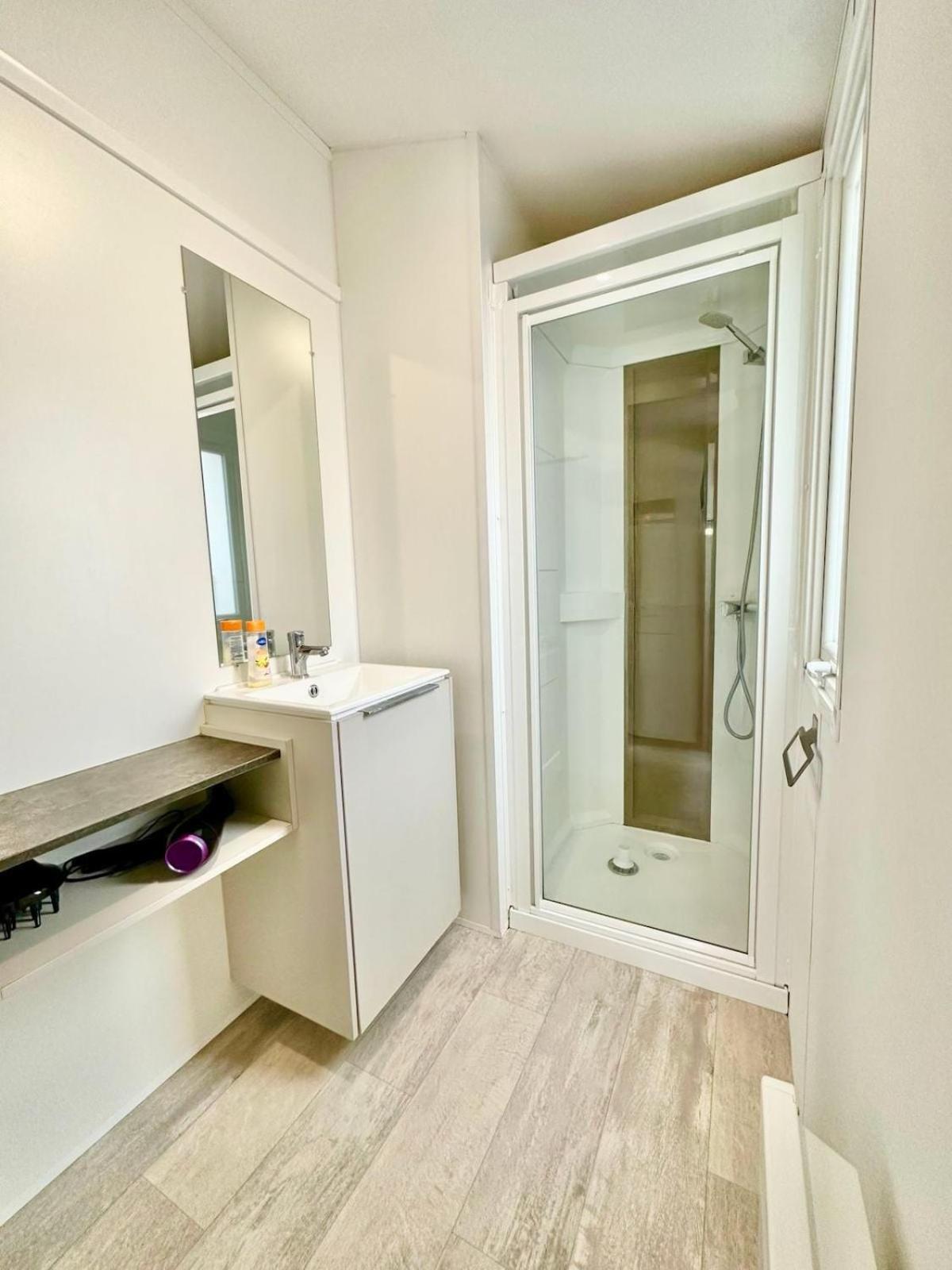 Bungalow 3 Chambres Pour 6 Pers Avec Climatisation Camping 3 Etoiles Samoens Exterior photo