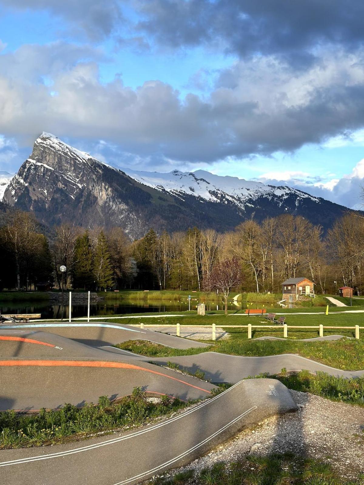 Bungalow 3 Chambres Pour 6 Pers Avec Climatisation Camping 3 Etoiles Samoens Exterior photo