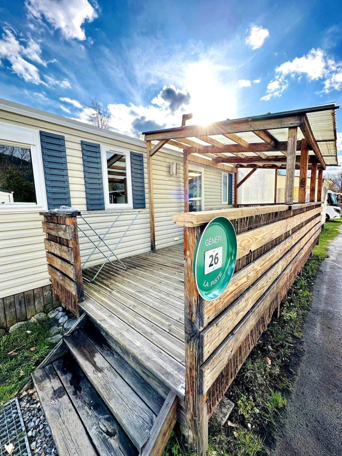 Bungalow 3 Chambres Pour 6 Pers Avec Climatisation Camping 3 Etoiles Samoens Exterior photo